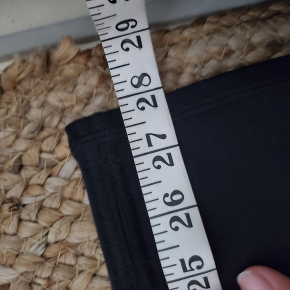 Fabletics NEW olive capri - Picture 9 of 9